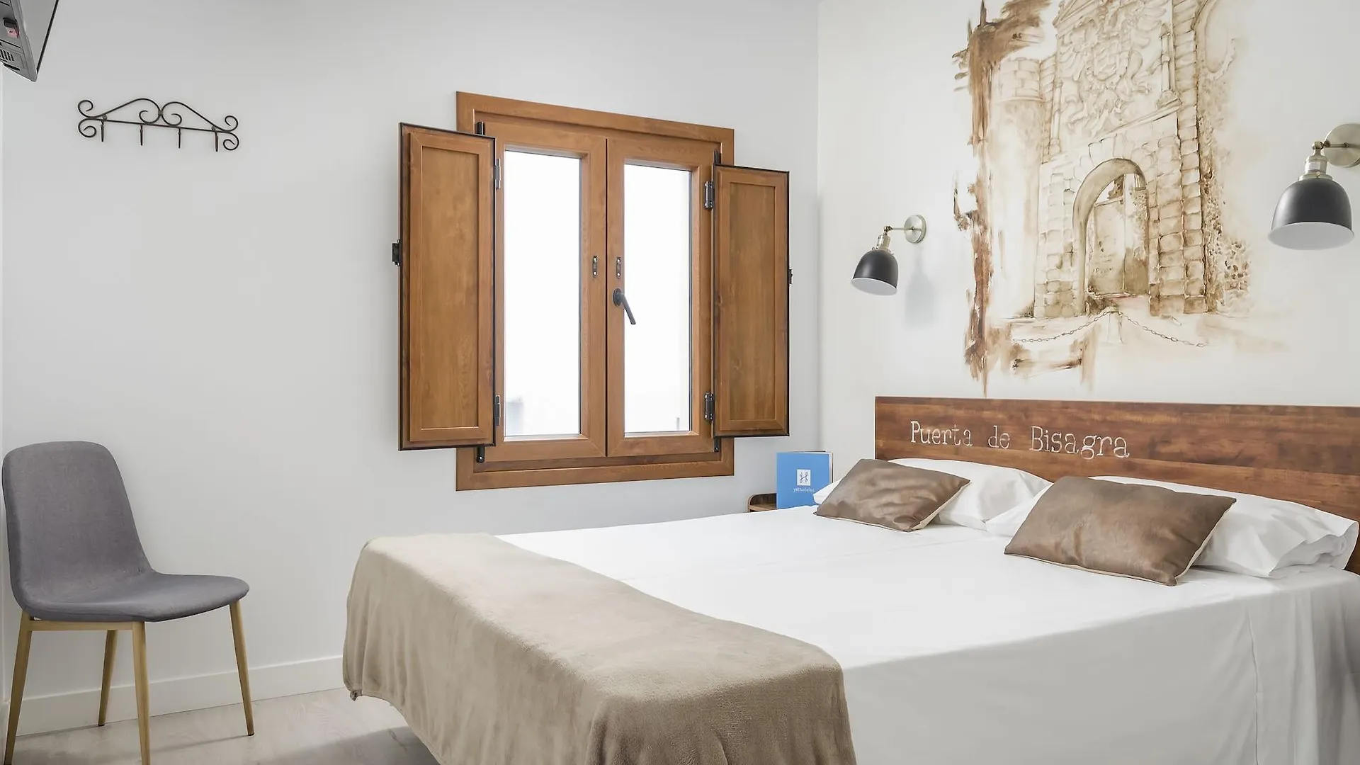 Pensión Hotel YIT Puerta Bisagra Toledo