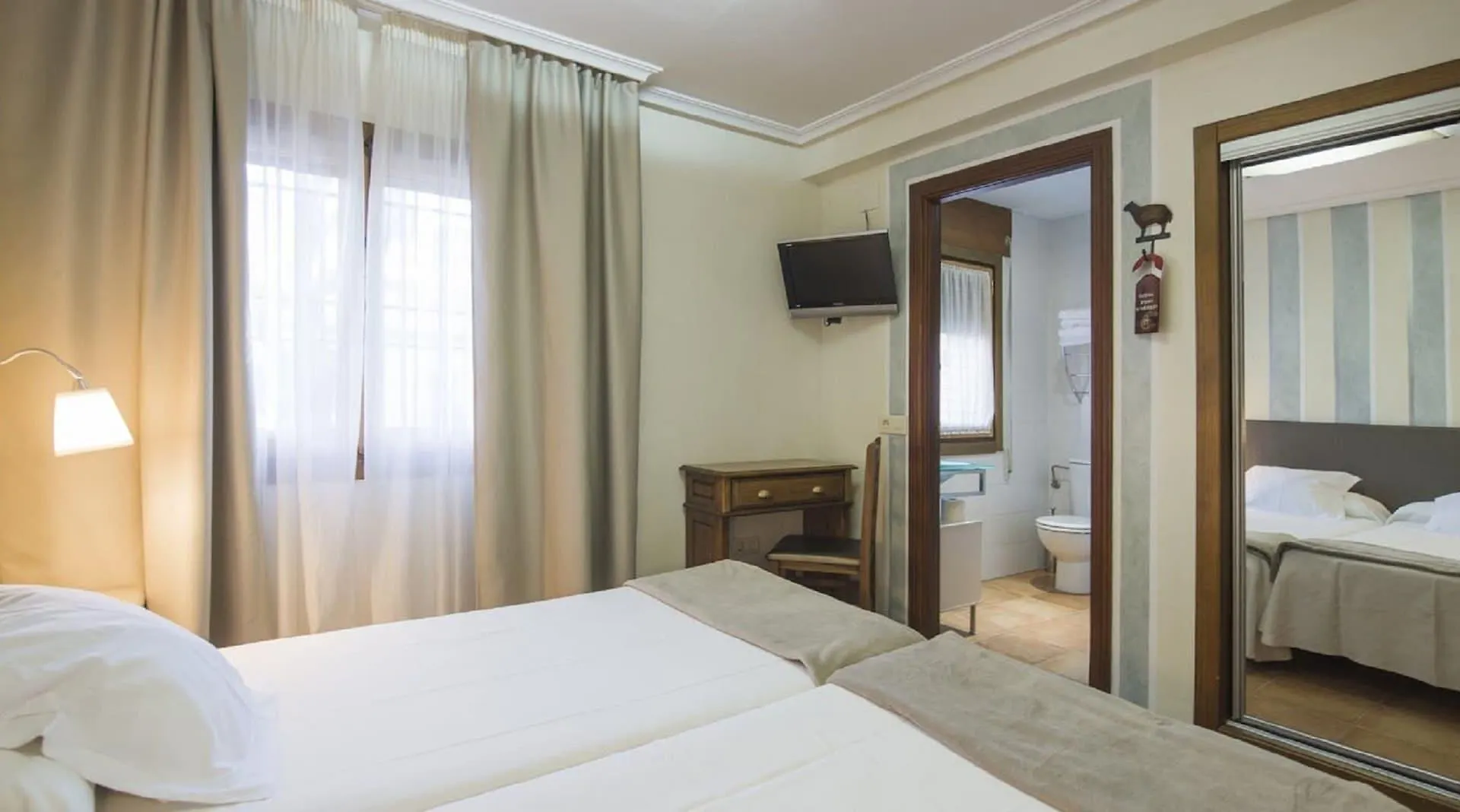 Yit Puerta Bisagra Hotel Toledo
