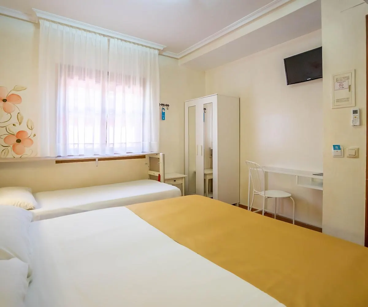 Pensión Hotel YIT Puerta Bisagra Toledo