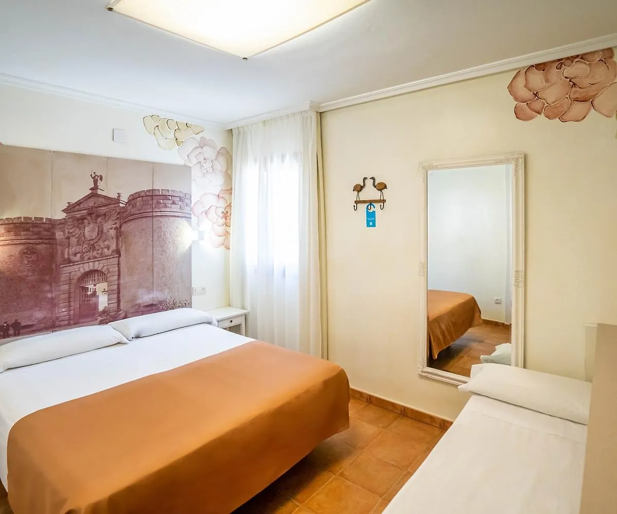** Pensión Hotel YIT Puerta Bisagra Toledo España
