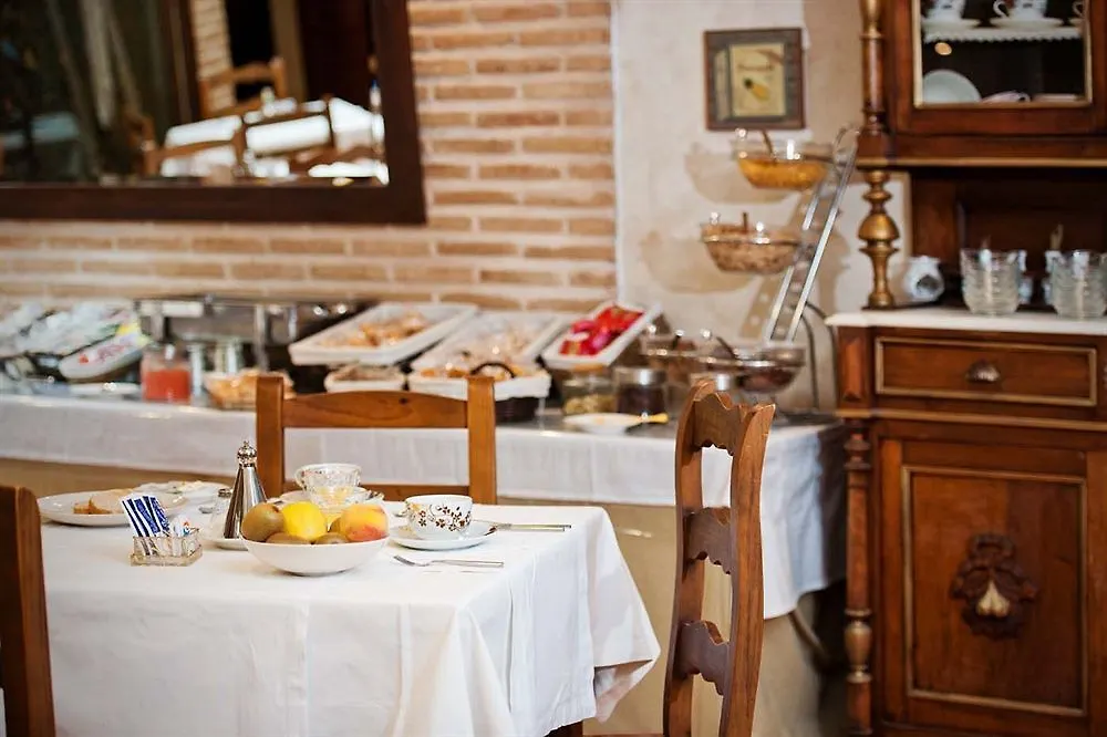 Hotel YIT Puerta Bisagra Toledo 2*,